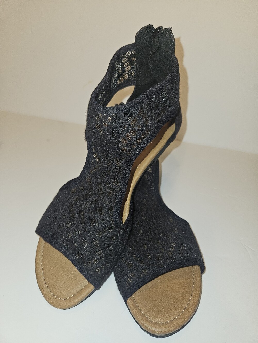 American Eagle Women's Sandals Size 7 Black Lace